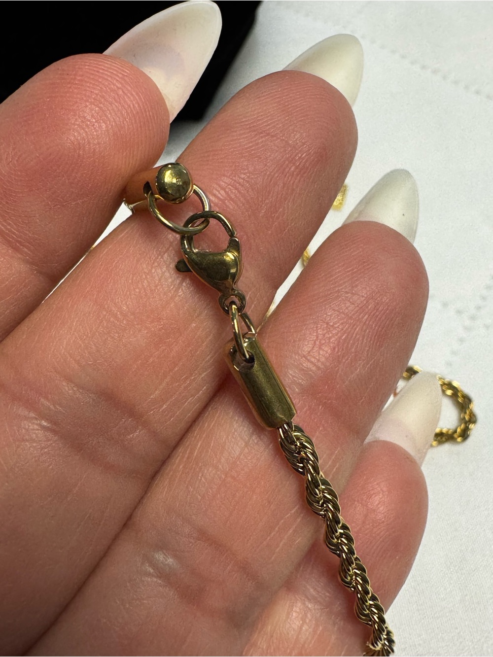 Gold Tone Iced Out Letter V Pendant Rope Chain Necklace New - Picture 8 of 8